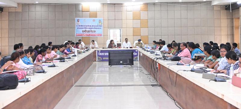 मंत्री लक्ष्मी राजवाड़े ने ली विभागीय समीक्षा बैठक : योजनाओं के प्रभावी क्रियान्वयन, कुपोषण उन्मूलन और आंगनबाडियों के व्यवस्थित़ संचालन पर दिए कड़े निर्देश