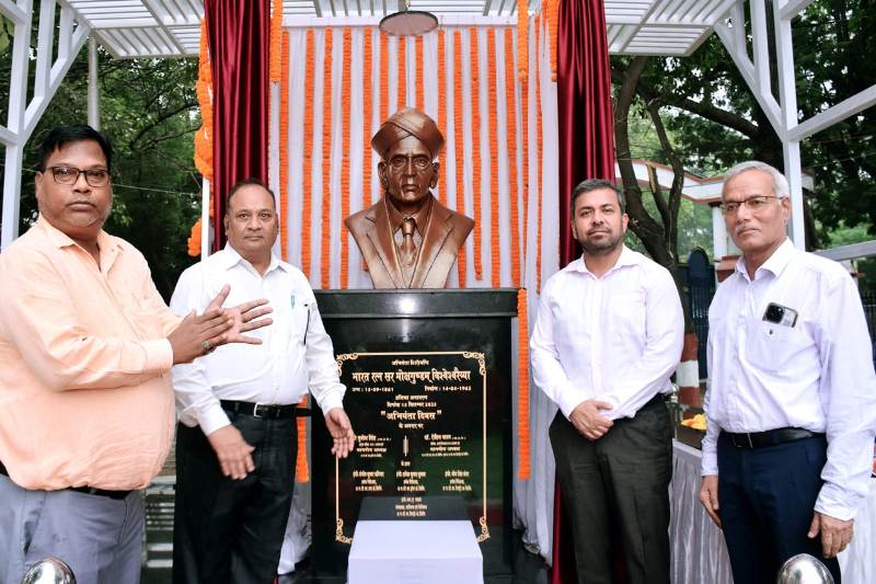 छत्तीसगढ़ पॉवर कंपनी मुख्यालय में इंजीनियरिंग के महानायक विश्वेश्वरैया की प्रतिमा का अनावरण, अभियंताओं में उमड़ा उत्साह