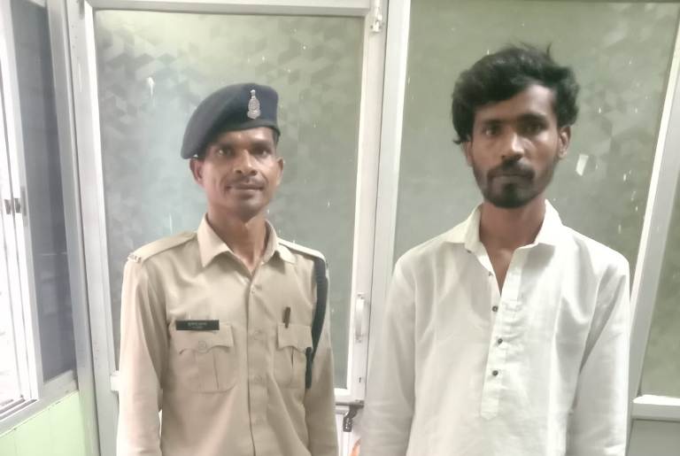 राजस्थान से छत्तीसगढ़ तक हथियार सप्लाई का खुलासा! गंडई से बदमाशों को चाकू-गुप्ती बेचने वाला आरोपी मोहम्मद सरफराज गिरफ्तार