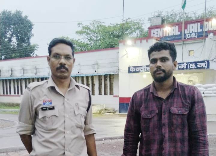 होटल में चलता था सेक्स रैकेट! फरार आरोपी निक्कु को पुलिस ने दबोचा, पहले ही दो आरोपी जेल में, व्हाट्सऐप पर लड़कियों की फोटो भेजकर करता था सौदा