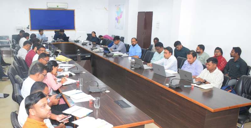 ग्रामीण विकास की नई राह: जशपुर कलेक्टर रोहित व्यास ने जनपद पंचायत और एनआरएलएम की बैठक में जल संरक्षण, वृक्षारोपण, स्वच्छता और महिला सशक्तिकरण योजनाओं को गति देने पर दिया बल; हर गांव को आत्मनिर्भर बनाने का लिया संकल्प