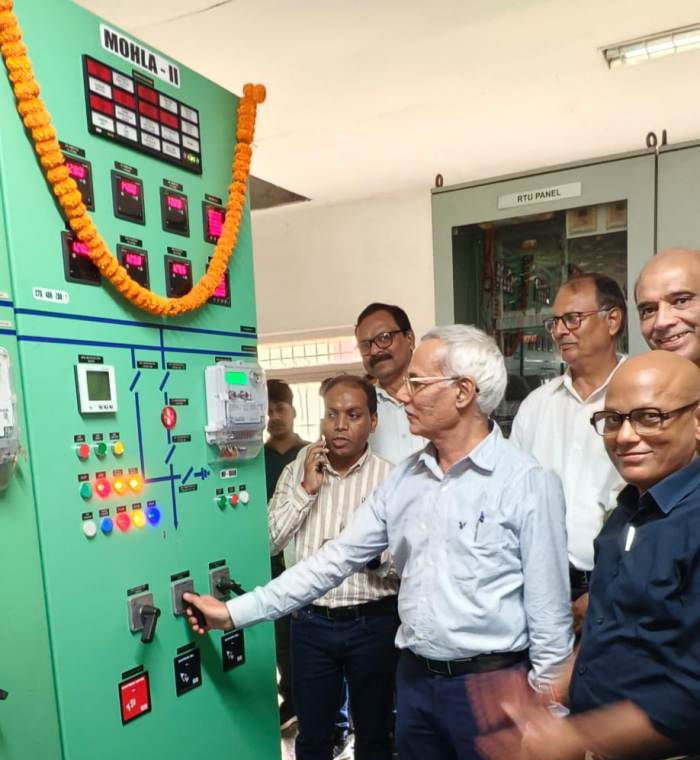 छत्तीसगढ़ में आदिवासी वनांचल को मिली रोशनी : डोंगरगांव-मोहला 132 केवी डबल सर्किट लाइन ऊर्जीकृत, छः करोड़ की लागत से पूर्ण हुआ 60 किमी ट्रांसमिशन लाइन प्रोजेक्ट, 250 गांवों में पहुंचेगी गुणवत्तापूर्ण बिजली.