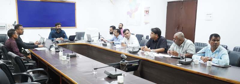 समय सीमा बैठक में जशपुर कलेक्टर का सख्त संदेश : कर और किराया वसूली में लापरवाही बर्दाश्त नहीं, ठेकेदारों से लेकर दुकानदारों तक पर गिरेगी गाज