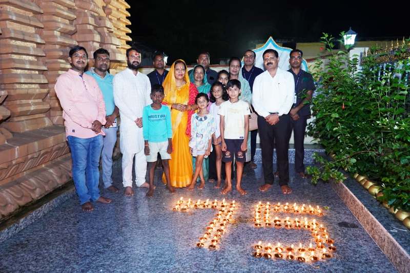 दोकड़ा में एकादशी पर्व पर भव्य दीप प्रज्ज्वलन : श्री जगन्नाथ मंदिर जगमगाया दीपों से, एकादशी पर्व पर सम्मिलित हुईं मुख्यमंत्री विष्णुदेव साय की धर्मपत्नी कौशल्या साय, प्रधानमंत्री मोदी के दीर्घायु एवं उत्तम स्वास्थ्य की कामना की.