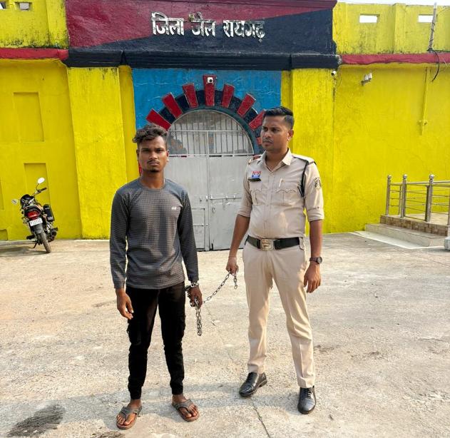 पुलिस की बड़ी कार्रवाई : फरार आरोपी पर पुलिस का शिकंजा : ब्लेड से हमला कर हत्या के प्रयास का आरोपी दिव्यांशु सिदार गिरफ्तार कर न्यायिक रिमांड में भेजा गया जेल.