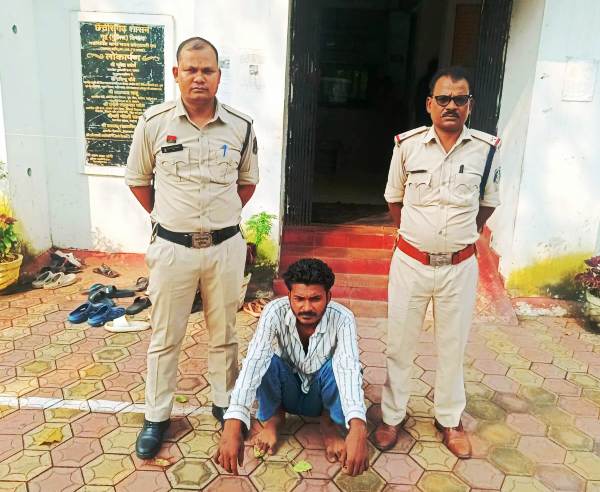 रायगढ़ पुलिस की बड़ी कार्रवाई : ढिमरापुर में नशीले इंजेक्शन का कारोबार पकड़ाया, युवक और पिता पर जेजे एक्ट की कार्रवाई, 23 नशीली इंजेक्शन और बिक्री रकम जब्त, मोहम्मद जैकी खान गिरफ्तार कर भेजा गया रिमांड पर जेल.