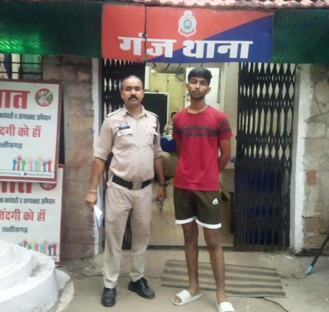 आधार कार्ड धोखाधड़ी का पर्दाफाश : दूसरे के आधार कार्ड का दुरुपयोग कर होटल में ठहरने वाला युवक गंज थाना पुलिस द्वारा गिरफ्तार.