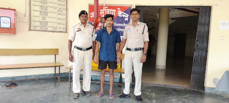 पुलिस की त्वरित कार्रवाई : सोशल मीडिया पर युवती और परिवार की फोटो डालकर अभद्र टिप्पणी कर किया था वायरल, शादी का झांसा देकर दुष्कर्म करने वाला आरोपी जशपुर पुलिस द्वारा गिरफ्तार, भेजा गया जेल.