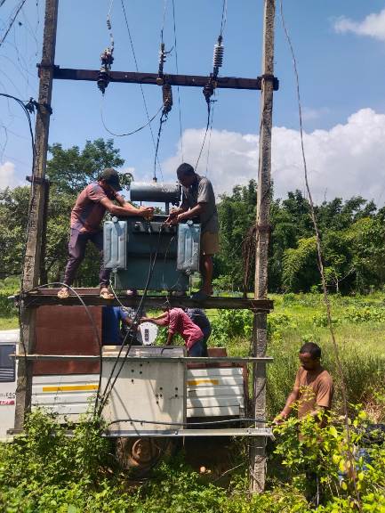 सीएम कैंप कार्यालय की त्वरित पहल से ग्राम शब्दमुंडा में लौटी रोशनी, ग्रामीणों ने मुख्यमंत्री विष्णुदेव साय का जताया आभार
