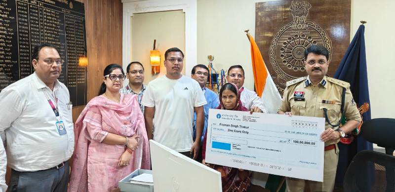 सेवा में बलिदान, सम्मान में संबल — स्व. आरक्षक रामनारायण सिंह के परिवार को PSP योजना के तहत ₹1 करोड़ का चेक सौंपा गया