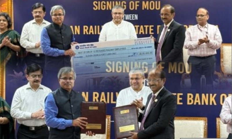 रेलवे कर्मचारियों के लिए बड़ी सौगात! एसबीआई खातेधारकों को 1.6 करोड़ रुपए तक का बीमा कवर, बिना प्रीमियम और मेडिकल टेस्ट मिलेगा फायदा