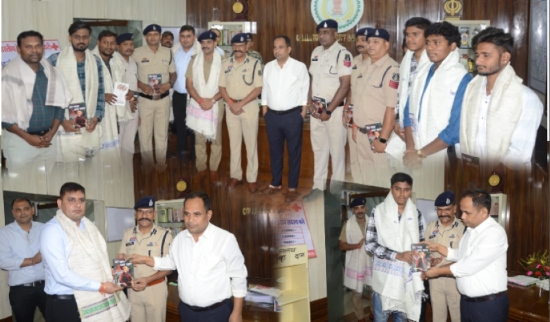 बेबीलॉन टावर में अग्नि दुर्घटना : रेस्क्यू ऑपरेशन में शामिल जाबांज युवाओं को कलेक्टर-एसएसपी ने किया सम्मानित, कलेक्टर ने कहा कि ऐसे जाबांज युवा समाज के लिए प्रेरणास्त्रोत