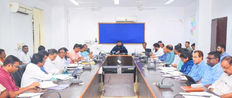 धरती आबा योजना के तहत हर जनपद में बनेंगे 5 मॉडल ग्राम – कलेक्टर रोहित व्यास ने दिए विकास कार्यों को तय समय में पूरा करने के निर्देश