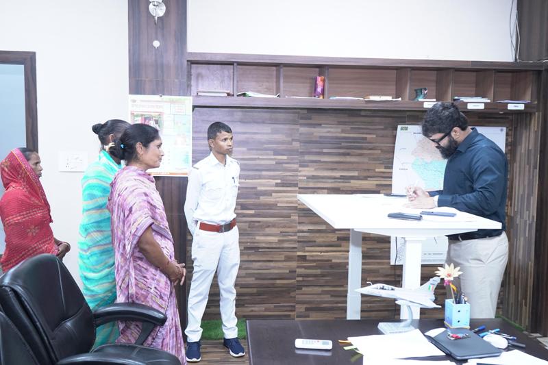 कलेक्टर रोहित व्यास ने जनदर्शन में सुनी जनता की समस्याएं — पारदर्शी और समयबद्ध समाधान के दिए निर्देश