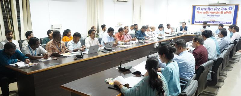 बैंकों और विभागों के सहयोग से हितग्राही योजनाओं में सुधार पर कलेक्टर की बैठक, किसानों और समूहों को मिलेगा अधिक लाभ