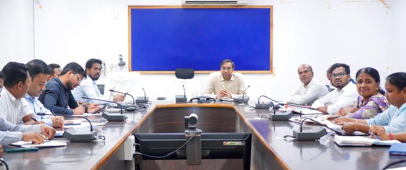 जशपुर में अपर कलेक्टर प्रदीप साहू की समीक्षा बैठक — राजस्व प्रकरणों के शीघ्र निराकरण, एग्रीस्टेक पोर्टल में किसानों का अनिवार्य पंजीयन करने के दिए निर्देश