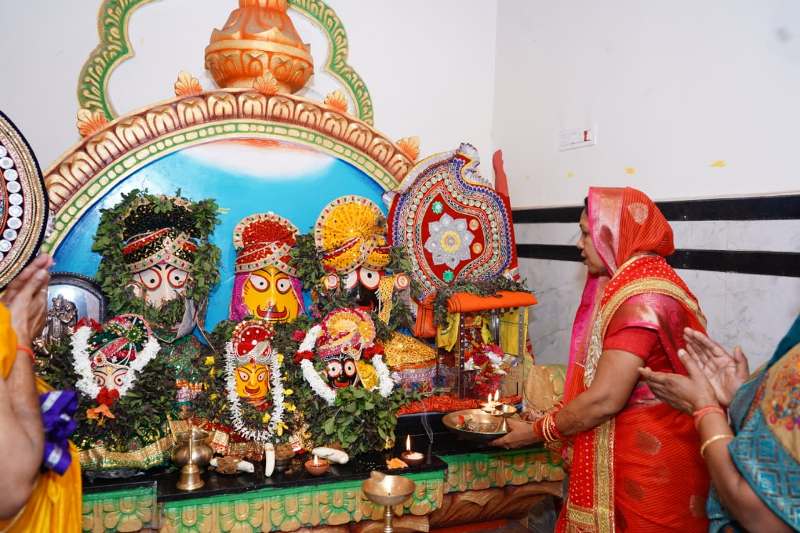 धर्म और भक्ति की अनोखी छटा —एकादशी पर्व पर श्री जगन्नाथ मंदिर दोकड़ा में हुआ भव्य दीप प्रज्वलन, मुख्यमंत्री की धर्मपत्नी श्रीमती कौशल्या साय हुईं महाआरती में शामिल.