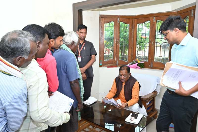 जनदर्शन में बोले सीएम साय — “हर समस्या का समाधान प्राथमिकता से होगा”, कई आवेदनों पर तत्काल कार्यवाही