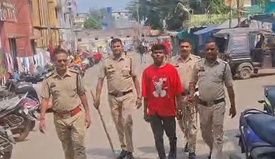 तेलीबांधा में दो घटनाओं से फैली दहशत, पुलिस ने तेजी दिखाते हुए आरोपी तिलक बाघ को किया गिरफ्तार