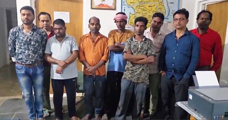 जशपुर पुलिस की बड़ी कार्रवाई : लोदाम में पुलिस की छापेमारी से हड़कंप ! लोदाम के आम बगीचे से जुआ खेलते नौ जुआड़ी गिरफ्तार, नकदी-मोबाइल-मोटरसाइकिल जब्त कर की गई कार्यवाही.