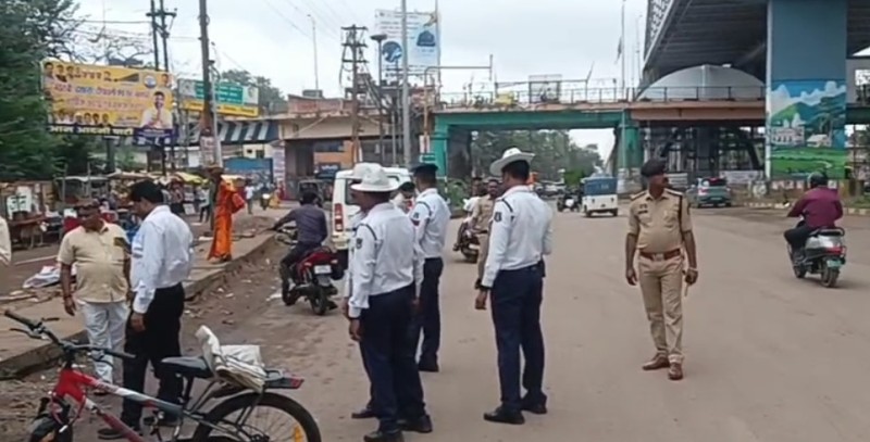 सड़क सुरक्षा की नई मिसाल: हेलमेट अनिवार्यता अभियान से दुर्घटनाओं में भारी गिरावट, पुलिस की ‘ऑपरेशन सुरक्षा’ पहल को सराहा गया