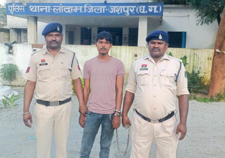 फरार कुख्यात गौ तस्कर आखिर चढ़ा पुलिस के हत्थे! ऑपरेशन शंखनाद में महताब खान गिरफ्तार, कई मामलों में था वांछित