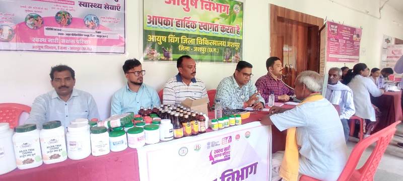 आयुष की संजीवनी: अंतर्राष्ट्रीय वृद्धजन दिवस पर निःशुल्क स्वास्थ्य शिविर में 117 बुजुर्गों को मिली नई ऊर्जा, विशेषज्ञ डॉक्टरों ने किया उपचार