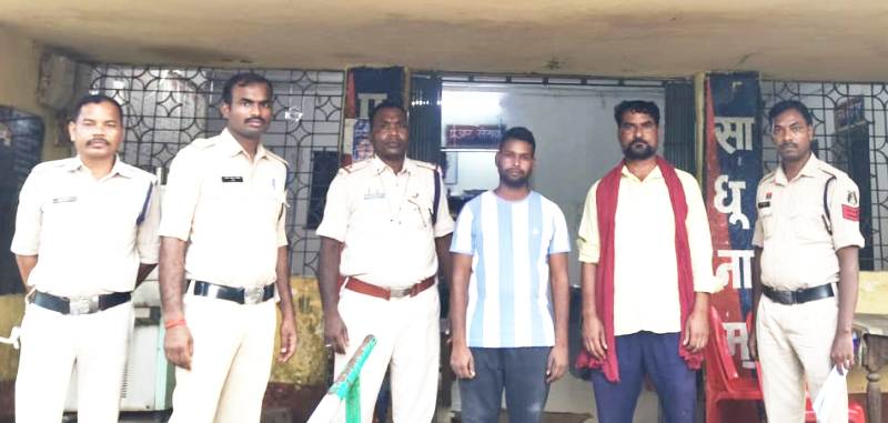 क्रूरता की हद पार! पिकअप में ठूंसकर 18 मवेशियों की तस्करी, पुलिस ने दबोचे 2 आरोपी, कई भैंस-भैंसे बरामद