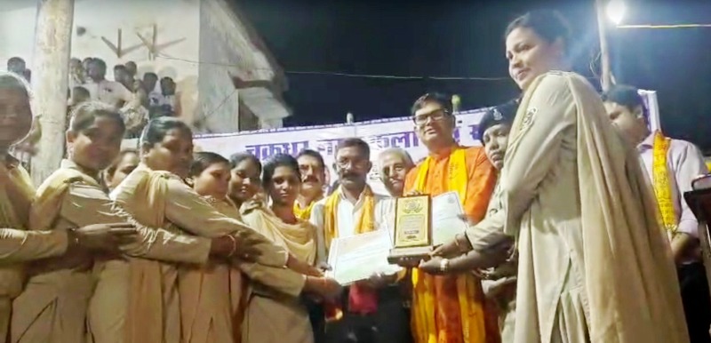 रायगढ़ पुलिस की महिला टीम ‘दुर्गा वाहिनी’ को वित्त मंत्री ओपी चौधरी ने किया सम्मानित : नवरात्रि और दशहरे में सुरक्षा में उत्कृष्ट योगदान देने वाली रायगढ़ महिला पुलिस ‘दुर्गा वाहिनी’ को विशेष सम्मान.