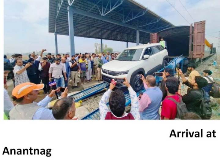 कश्मीर में पहली ऑटोमोबाइल रेक की डिलीवरी : यूएसबीआरएल परियोजना ने खोले आर्थिक और औद्योगिक अवसर, भारतीय रेलवे ने कश्मीर घाटी में पहली बार ऑटोमोबाइल पहुंचा कर इतिहास रचा – विकास और व्यापार में नई क्रांति.