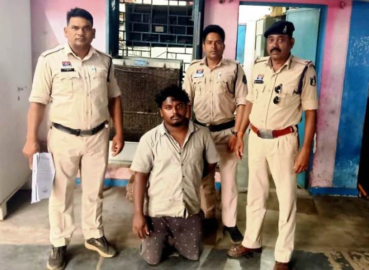 नशे के अवैध कारोबार पर कार्यवाही : ओडिशा से गांजा लाने वाला मुख्य आरोपी लगा जूटमिल पुलिस के हाथ, एनडीपीएस मामले में कार्यवाही के साथ न्यायालय में पेश कर भेजा रिमांड पर.