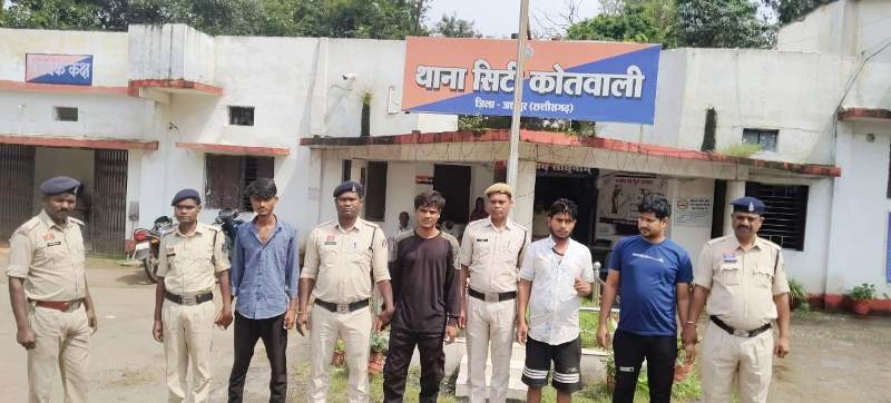 गौ तस्करी का बड़ा पर्दाफाश : झारखंड-छत्तीसगढ़ सीमा पर जशपुर पुलिस का ऐक्शन, रातों-रात 11 गौ-वंशों को छुड़ाया, चार आरोपी सलाखों के पीछे, चार तस्करों से दो पिक-अप और 11 गौ-वंश बरामद, भेजा गया न्यायिक रिमांड पर जेल.