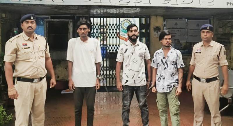 नशा व्यापार का बड़ा नेटवर्क ध्वस्त, चिट्टा तस्कर गिरोह के 03 आरोपी गिरफ्तार, 05 मोबाइल बरामद