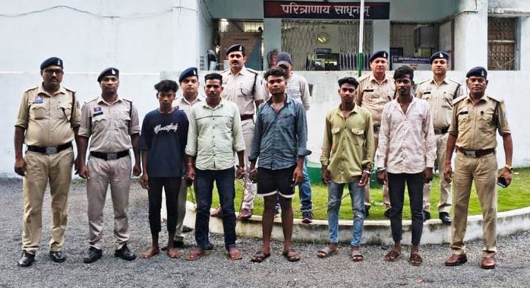 डांस प्रोग्राम में बवाल: चाकू और लोहे के चूड़े से हमला, युवक गंभीर रूप से घायल, पुलिस ने 03 नाबालिग सहित 09 आरोपियों को दबोचा