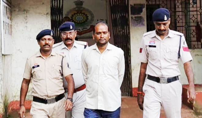 संदिग्ध मृत्यु का रहस्य खुला : पिता की हत्या करने वाले पुत्र को न्यायालय में पेश कर भेजा गया जेल