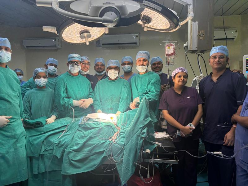 हृदय के पास छिपा था कैंसर, डॉक्टरों ने ढूंढकर किया ऑपरेशन, दी नई ज़िंदगी, हार्ट की बड़ी नसों से सुरक्षित निकाला गया गाँठ