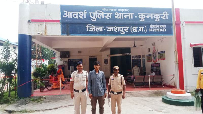 ऑपरेशन अंकुश में पुलिस की बड़ी कार्रवाई : फरार गौ तस्कर इफ्तिखार आलम को कुनकुरी पुलिस द्वारा साईं टांगर टोली से गिरफ्तार कर भेजा गया जेल.