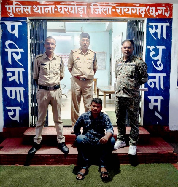 टेण्डा नावापारा सहकारी समिति घोटाले का खुलासा : सहकारी समिति में करोड़ों की गड़बड़ी, फरार आरोपी कंप्यूटर ऑपरेटर मुकेश यादव गिरफ्तार, तीसरे आरोपी की तलाश जारी, घरघोड़ा पुलिस ने भेजा रिमांड पर.