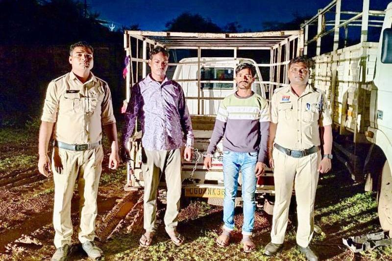 CRIME NEWS : निर्माणाधीन रेलवे अंडर पासिंग से एम.एस. प्लेट चोरी, चंद घंटों में गिरफ्तारी ! रायपुर पुलिस ने चोरी की 3 लाख की एम.एस. प्लेट व वाहन किया बरामद, थाना तिल्दा नेवरा पुलिस ने दो आरोपियों को किया गिरफ्तार.