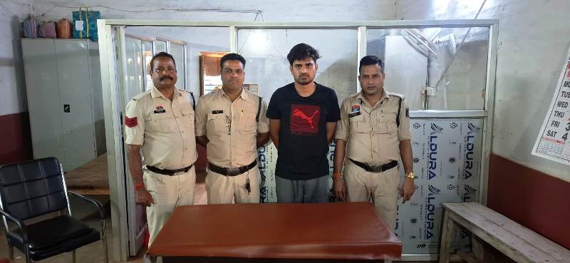 पुलिस की त्वरित कार्रवाई : महिला संबंधी अपराध पर सख्त सरकण्डा पुलिस, सोशल मीडिया में दोस्ती कर शादी का झांसा देकर दैहिक शोषण करने वाला आरोपी दस घंटे में गिरफ्तार, भेजा गया न्यायिक रिमाण्ड पर.