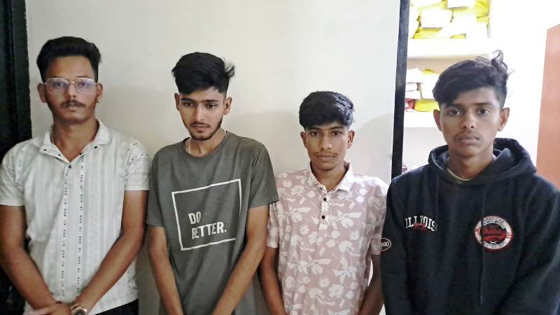 बाइक स्टंट पर कड़ी कार्रवाई : सरकंडा पुलिस ने खतरनाक बाइक स्टंट राइडिंग करने वाले चार युवकों पर की कारवाई, मामले में दर्ज हुई एफआईआर, चारों युवकों के विरुद्ध एमवी एक्ट के तहत मामला दर्ज.