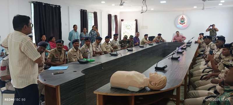 जशपुर पुलिस ने सीखा जीवन बचाने का हुनर :  जशपुर में मनाया जा रहा सी.पी.आर. जागरूकता सप्ताह, सी.पी.आर. प्रशिक्षण से तैयार हुए ‘लाइफसेवर’ जवान, पुलिसकर्मियों ने सीखी हृदय पुनर्जीवन तकनीक.