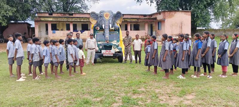 जशपुर में ‘गजरथ यात्रा 2025’ बनी शिक्षा और संरक्षण का संगम, छात्रों को सिखाया सह-अस्तित्व का पाठ