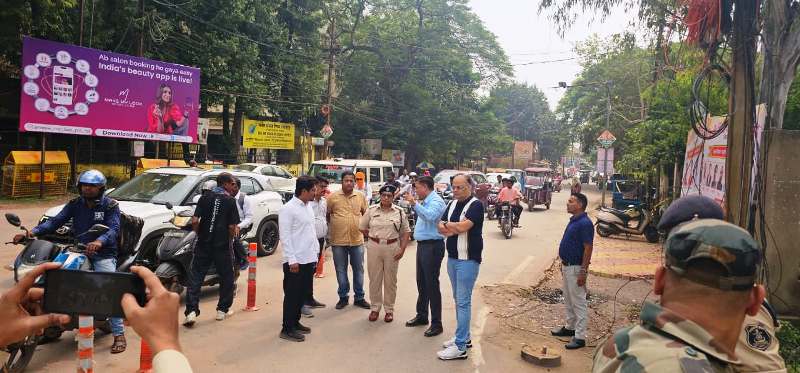 दुर्ग यातायात पुलिस का ‘ऑपरेशन सुरक्षा’ अभियान : बच्चों की जान से खिलवाड़ नहीं बर्दाश्त, दुर्ग पुलिस ने नशे में स्कूल बस चलाने वालों पर की सख्त कार्रवाई, शराब के नशे में स्कूल बस चलाने वाले दो चालक गिरफ्तार.