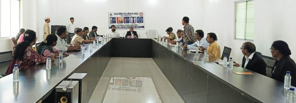 जशपुर: मॉनीटरिंग सेल और यूटीआरसी बैठक में शासन योजनाओं का प्रचार और बाल विवाह उन्मूलन पर जोर