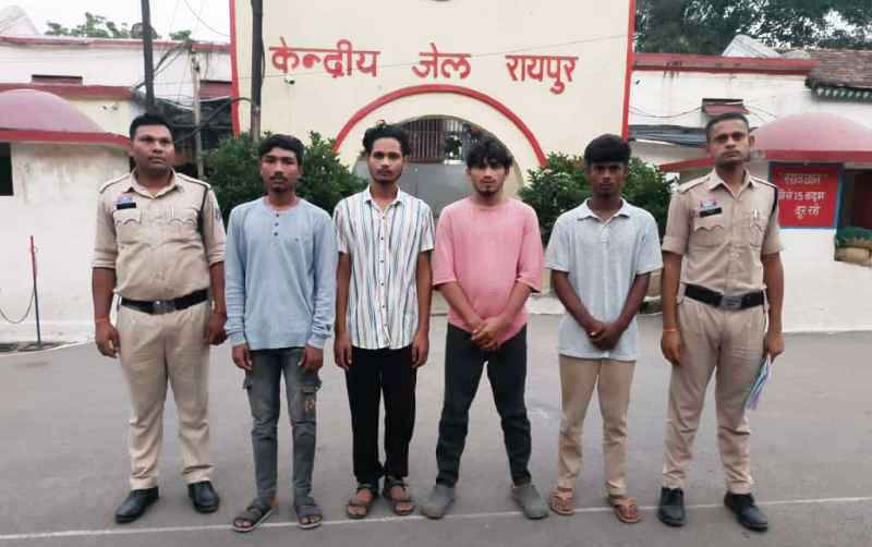 पुलिस की बड़ी सफलता : सरस्वती नगर पुलिस की त्वरित कार्रवाई से खुला बड़ा खुलासा, साइंस कॉलेज हॉस्टल में बवाल करने वाले चार फरार युवकों को किया गया गिरफ्तार, अब तक दस आरोपी सलाखों के पीछे.