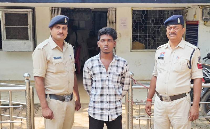 ऑपरेशन विश्वास में खुलासा: जामुल में युवक और नाबालिग मिलकर चला रहे थे नशे की सप्लाई चेन, भारी मात्रा में टेबलेट बरामद!