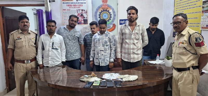 पुलिस की बड़ी कार्रवाई : जिले भर में चला जुआ विरोधी अभियान, फार्म हाउस से लेकर मोहल्लों तक छापे, जुआंड़ियों से 20 लाख 61 हजार की रकम व वाहन जब्त, दुर्ग पुलिस ने 14 प्रकरणों में 54 आरोपी किये गिरफ्तार.