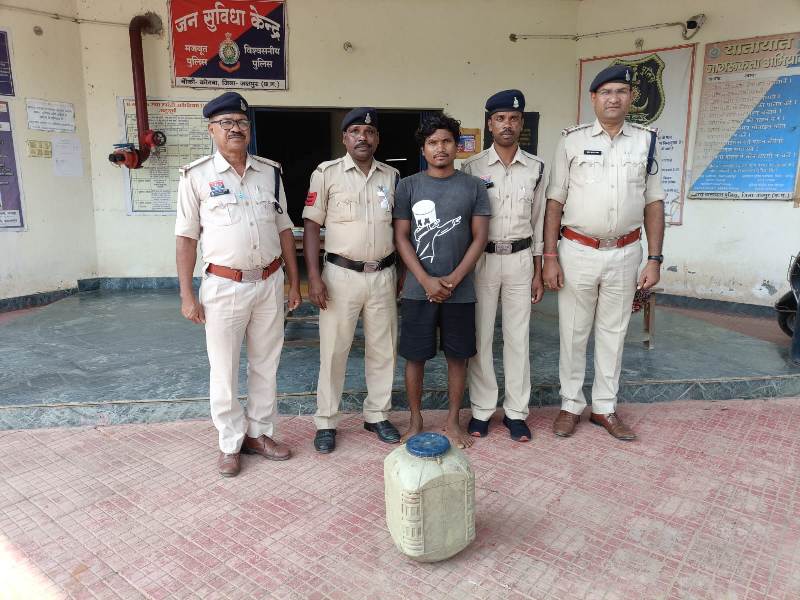 ऑपरेशन आघात में फिर सफलता, जशपुर पुलिस ने किया अवैध शराब कारोबार का पर्दाफाश, आरोपी गिरफ्तार