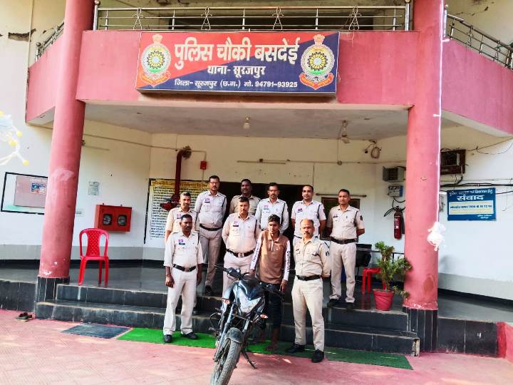 पुलिस की बड़ी कामयाबी : सूरजपुर में नशे के खिलाफ सख्ती, नशीले इंजेक्शन का सप्लायर फरार आरोपी श्रवण कुमार बसदेई पुलिस द्वारा गिरफ्तार, एनडीपीएस एक्ट में की गई कार्यवाही.